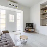 Cozy Coastal Apartment In Heraklion