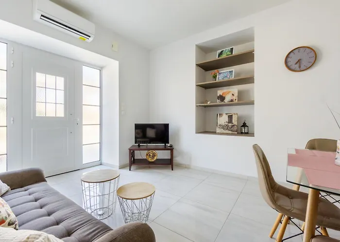 Cozy Coastal Apartment In Heraklion